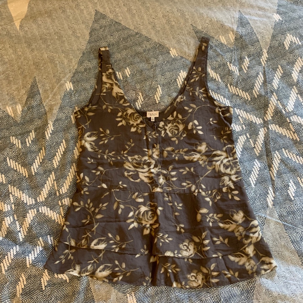 Babaton 💯 silk slightly cropped top
